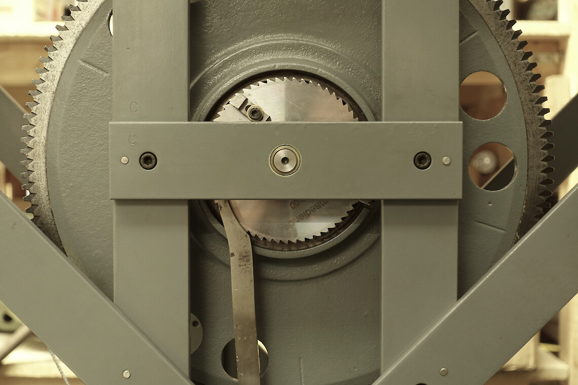 Mechanisches Idyll mit Chronos und Tod